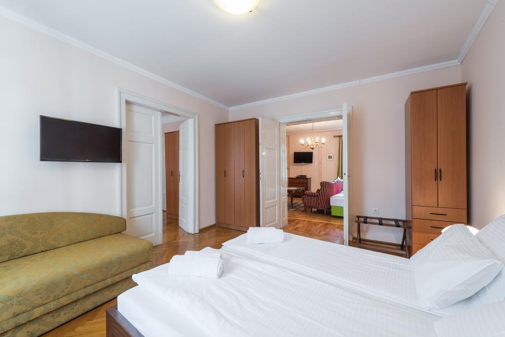 Central Belgrade Apartments 1 Room photo